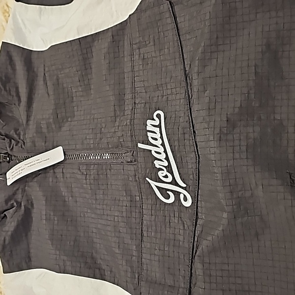 NWT Jordan wind Breaker - Picture 3 of 10